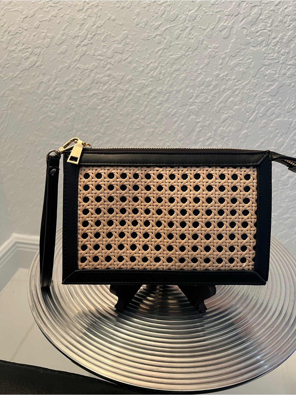 SHIRA LEAH CHICAGO NWOT Black and Natural Woven Wristlet Clutch - Picture 6 of 6